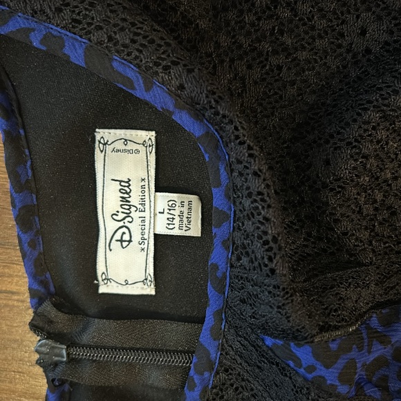 D-Signed Flowy Dress - Picture 5 of 5